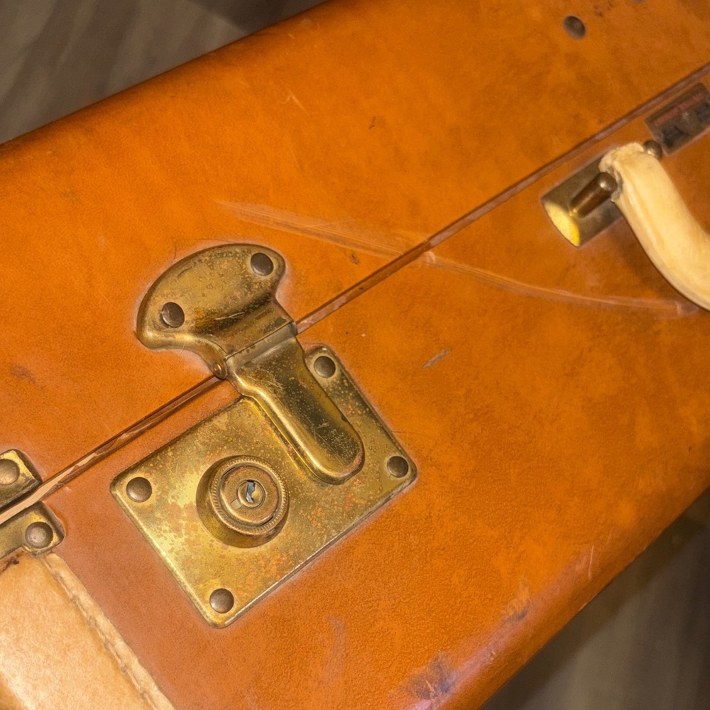 Christie Baggage Vintage Brown Suitcase - Picture 11 of 12